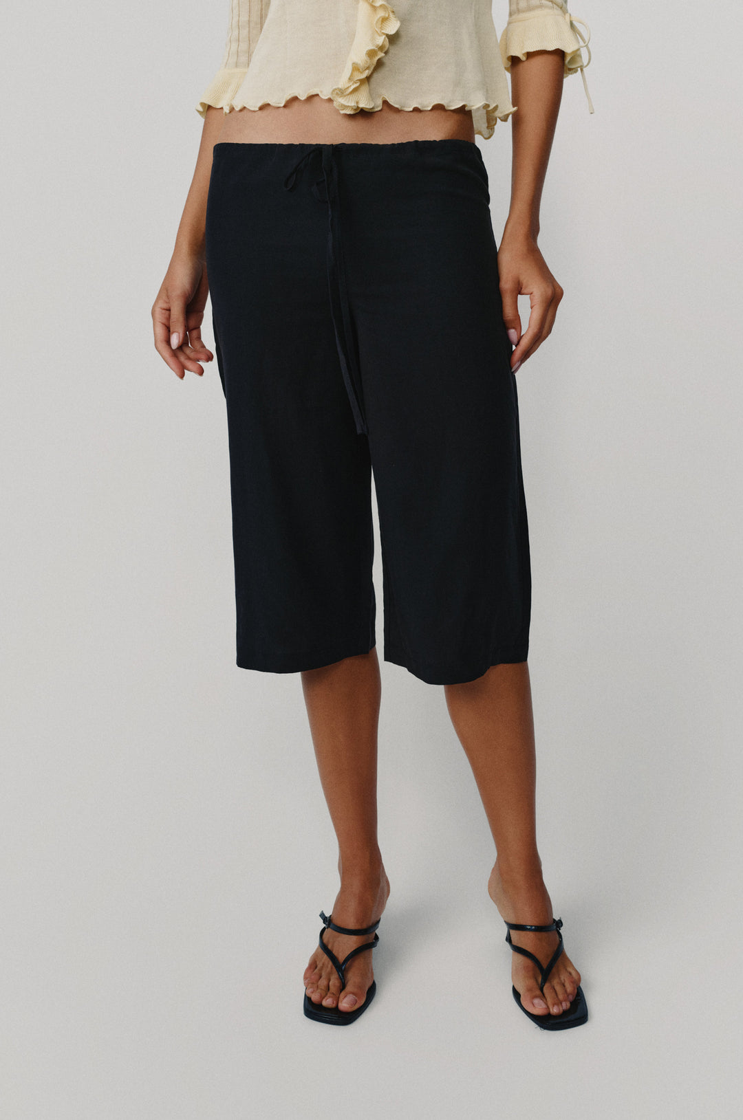 Arden Capri Pant | Black
